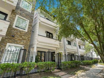 1525 Rosewood Street