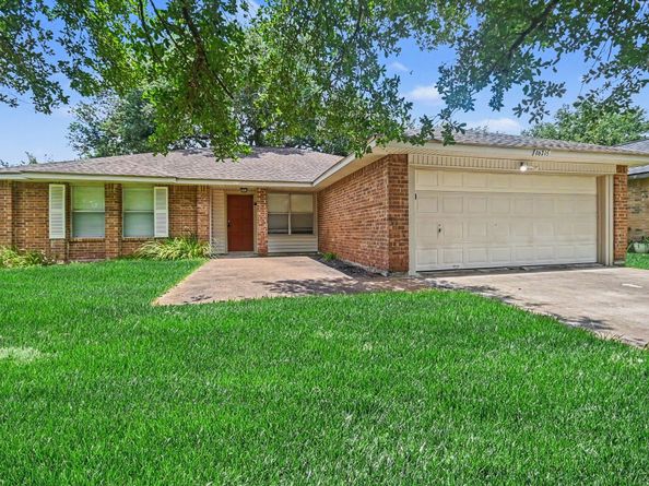 16715 Manowar Lane, Friendswood TX 77546