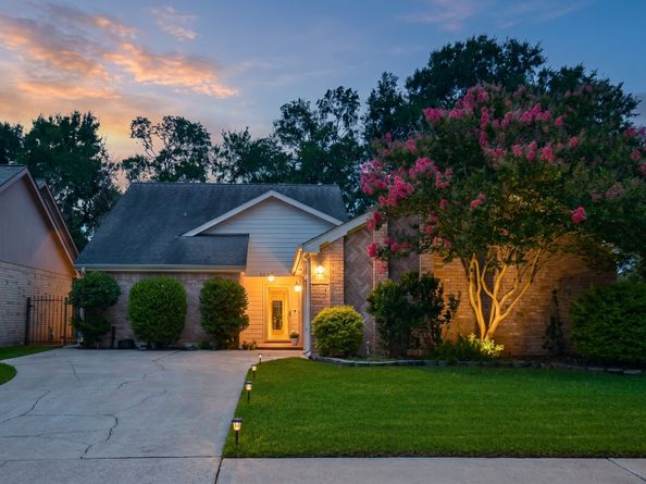 1907 Rock Fence Drive, Richmond TX 77406