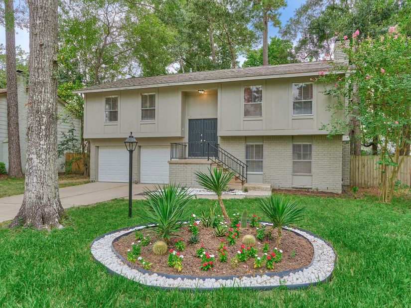 2051 Oak Shores Drive, Kingwood TX 77339