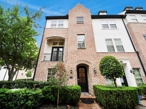 2061 Fannin Station N, Houston TX 77045