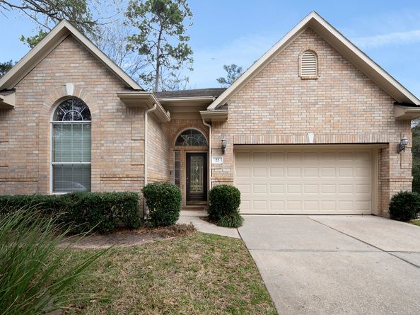 22 W Windsor Hills Circle, Conroe TX 77384