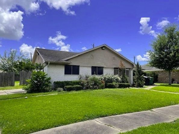 10134 Kirkglen Drive, Houston TX 77089
