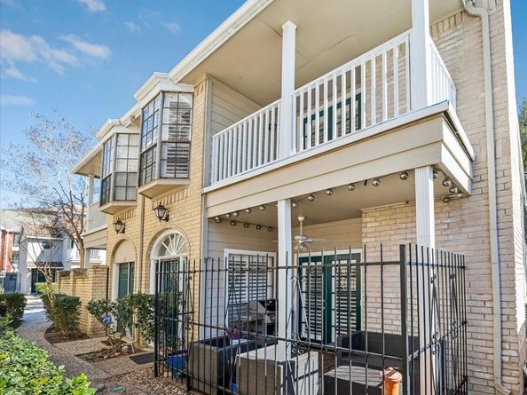 2220 Bering Drive 26, Houston TX 77057