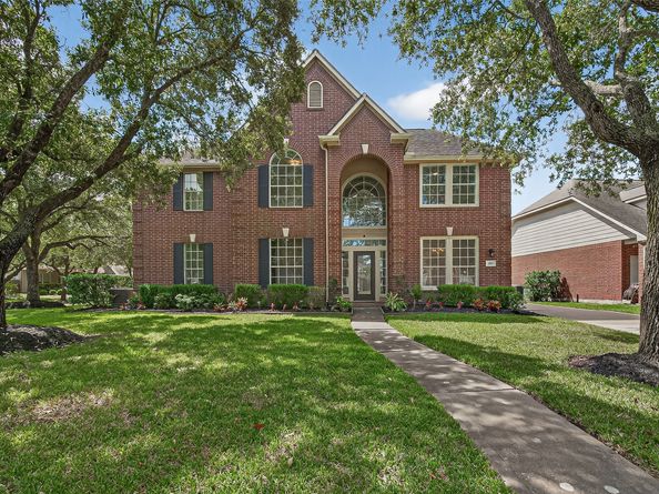 4742 Robins Way, Sugar Land TX 77479