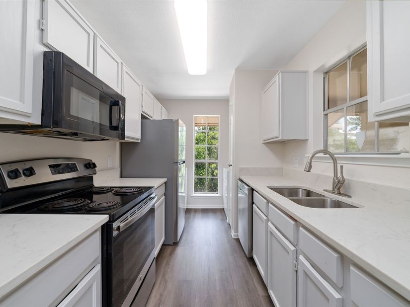 3770 Lovers Wood Lane 709, Houston TX 77014
