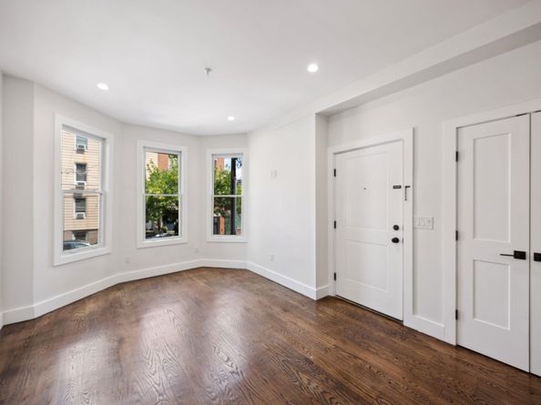 203 3rd St 2, Jersey City NJ 07302