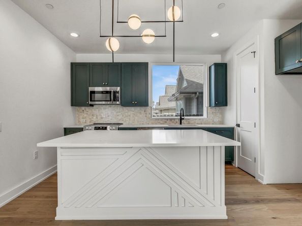 4127 E 12th ST 1, Austin TX 78721