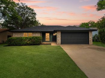 2107 Cindy LN
