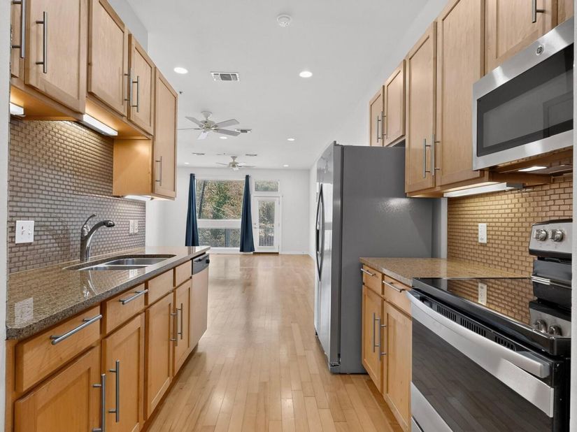 2931 E 12th ST 206, Austin TX 78702