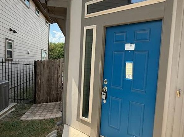 9704 Tall Tree LN 131, Austin TX 78748