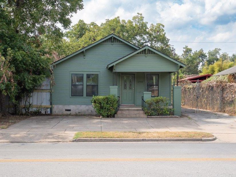 2703 E Cesar Chavez ST, Austin TX 78702