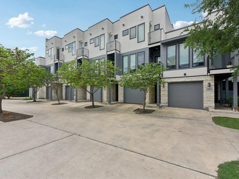 2300 S 5th ST E, Austin TX 78704