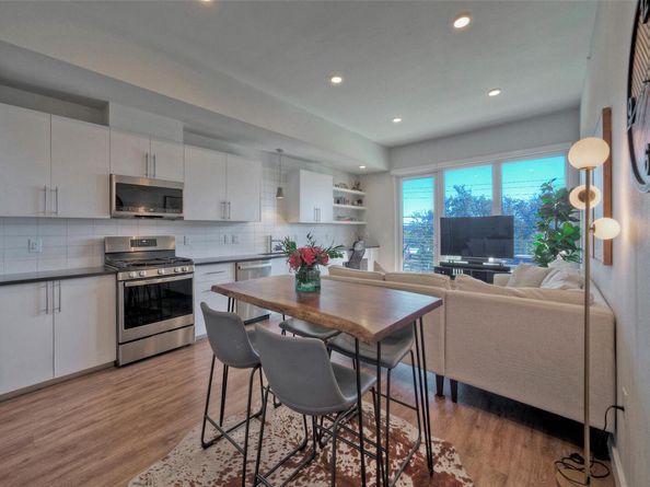 4004 Banister LN 207, Austin TX 78704