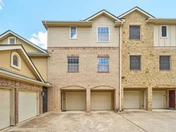 1402 Parker LN