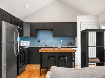 1307 E 52nd ST