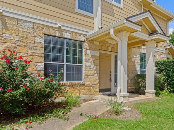 16100 S Great Oaks DR 1302, Round Rock TX 78681