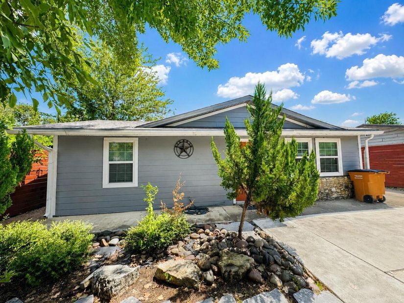 6711 Cruz ST, Austin TX 78741