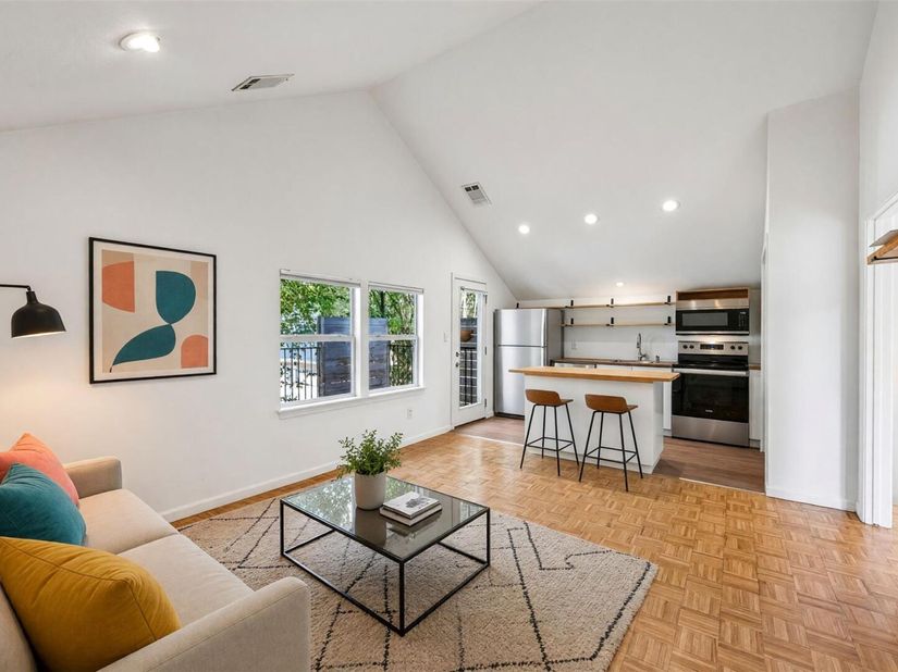 1710 E 16th ST B, Austin TX 78702