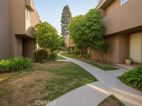 18110 Killion Street 2, Tarzana (los Angeles) CA 91356