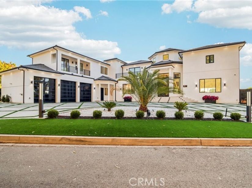 10511 Mary Bell Avenue, Burbank CA 91040