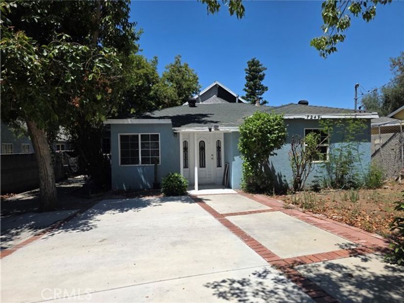 7249 Loma Verde Ave., Canoga Park (los Angeles) CA 91303