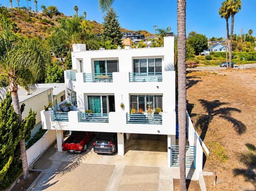 4594 Cove Drive, Carlsbad CA 92008