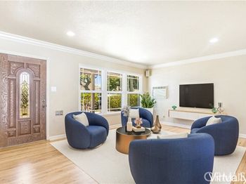 5449 E Fairbrook