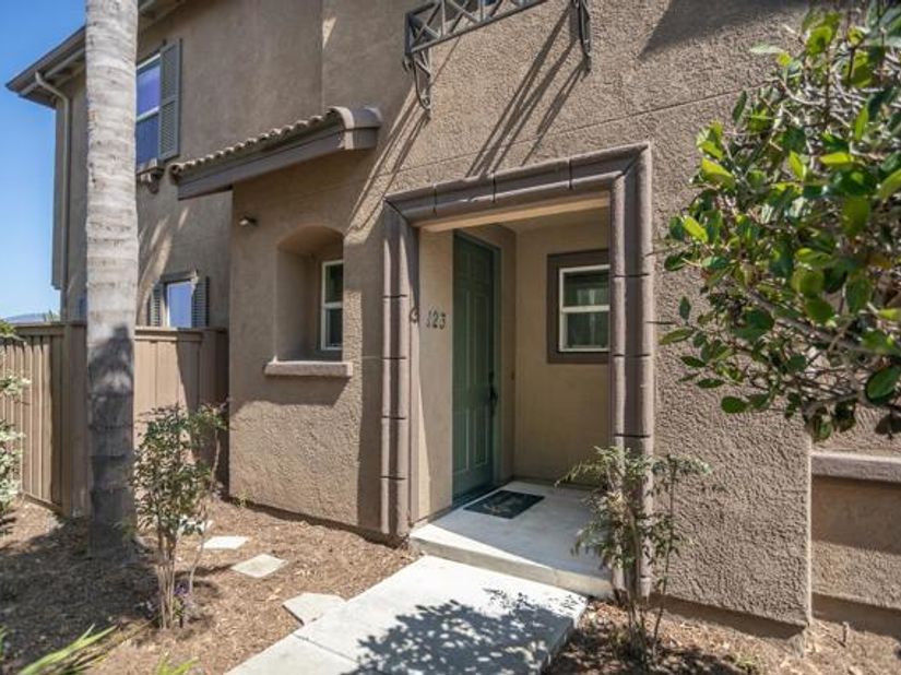 425 S Meadowbrook Dr 123, San Diego CA 92114