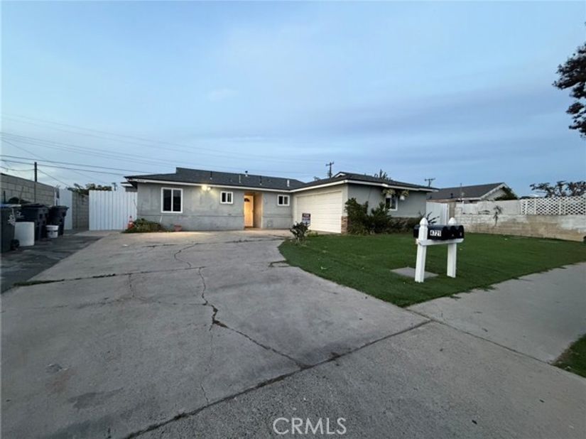 4721 W Oakfield, Santa Ana CA 92703