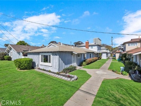 664 Center Street, Costa Mesa CA 92627