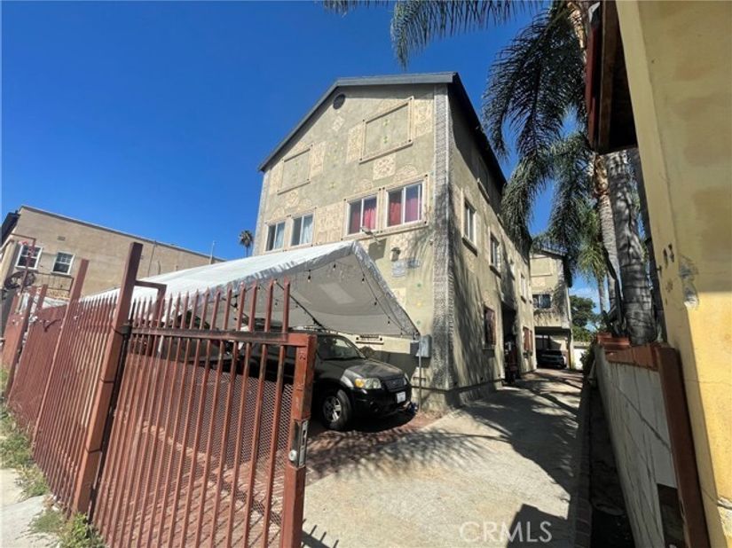 443 W 49th, Los Angeles CA 90037