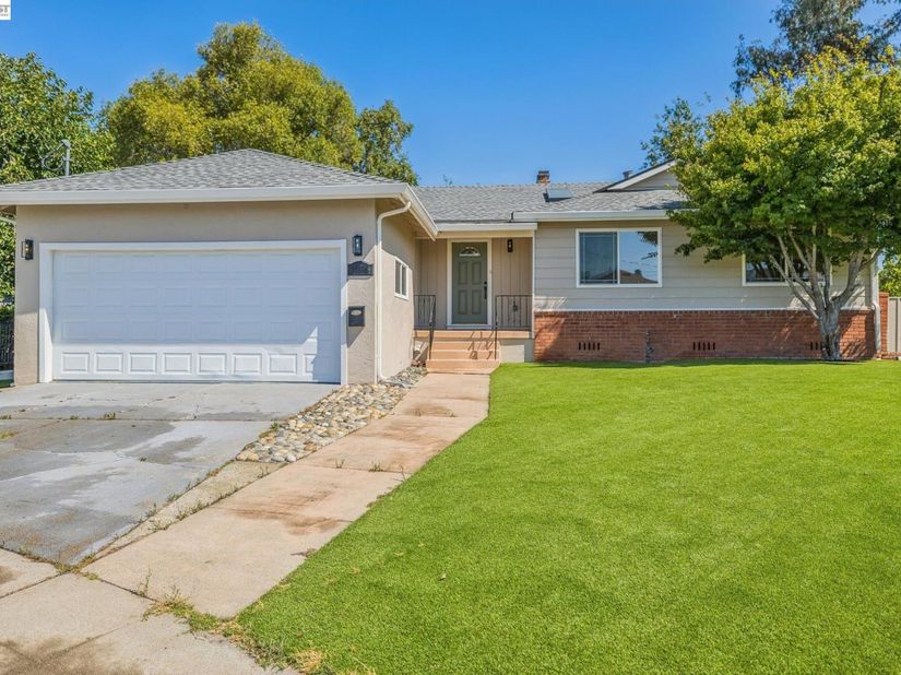 24818 Saint Luke Ct, Hayward CA 94541