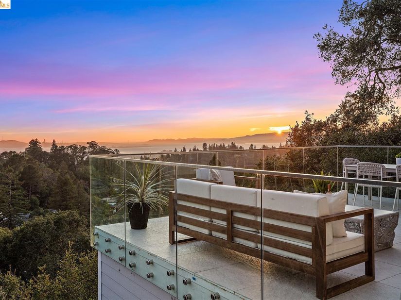 6577 Glen Oaks Way, Oakland CA 94611