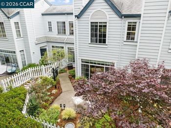 208 Commodore Dr
