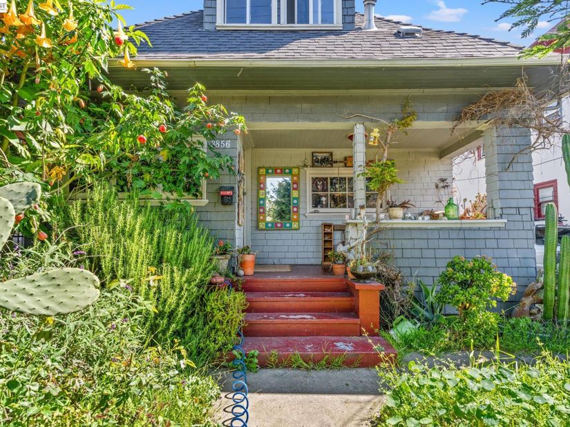 3856 West St, Oakland CA 94608
