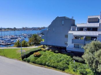 1 W Embarcadero