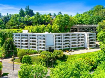 2565 Dexter Avenue N