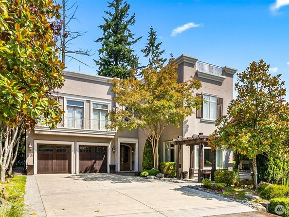 9820 NE 16th Street, Bellevue WA 98004