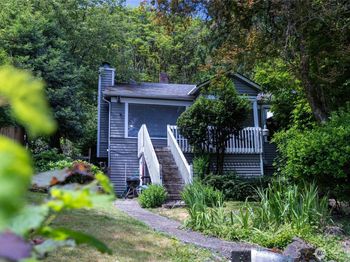 9059 Carkeek Drive S