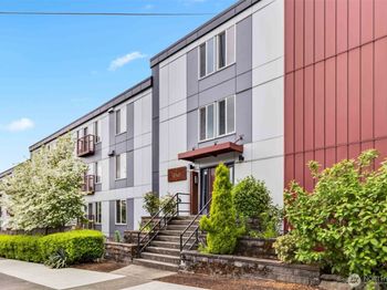 3661 Phinney Avenue N