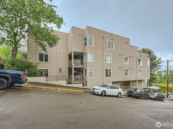 3022 SW Bradford Street 205, Seattle WA 98126