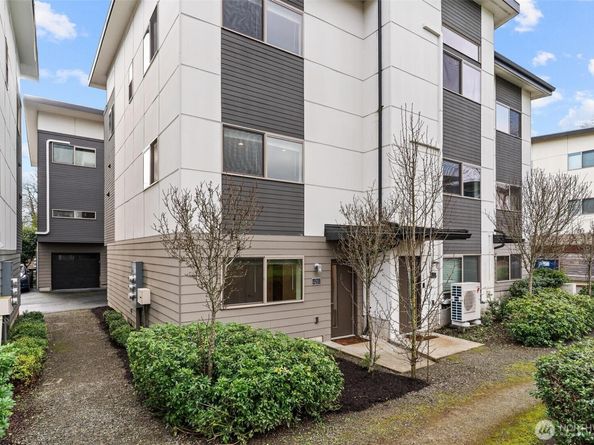 4290 S Greenbelt Station Drive, Seattle WA 98118