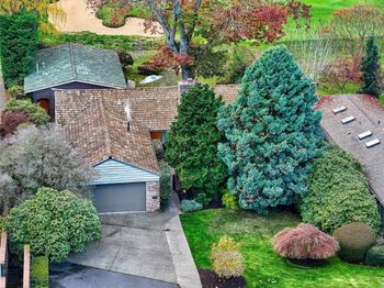 7503 Fairway Drive NE