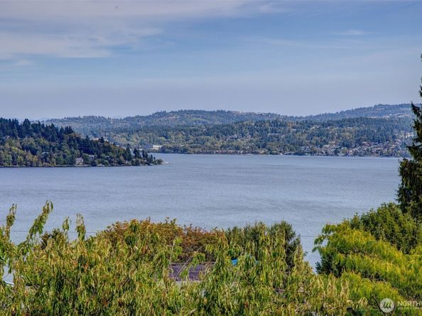 9804 63rd Avenue S, Seattle WA 98118