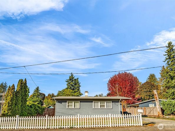 2716 NE 5th Place, Renton WA 98056