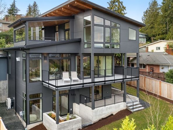 6038 50th Avenue NE, Seattle WA 98115