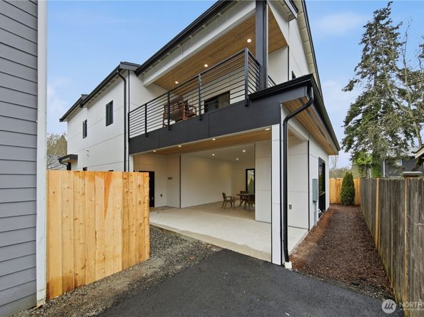 8439 47th Avenue S B, Seattle WA 98188