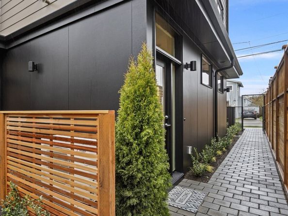 7336 27th Avenue NW B, Seattle WA 98117