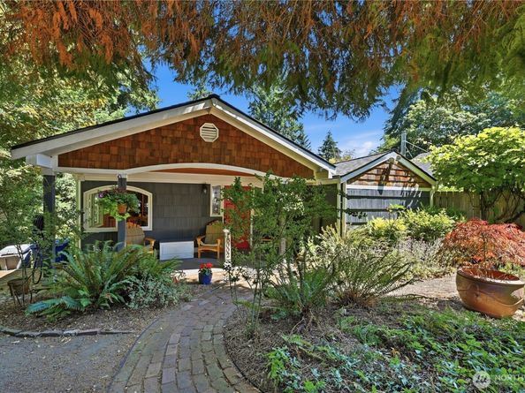 18002 25th Avenue NE, Lake Forest Park WA 98155